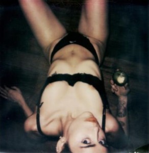 Miley Cyrus Completamente Desnuda En V Magazine