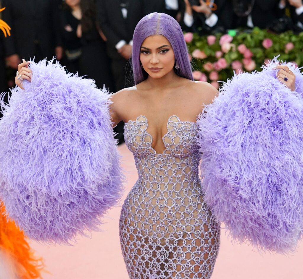 Las buenas tetas de Kylie Jenner en Met Gala 2019